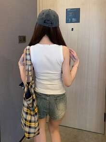 韩版百搭修身优雅 V 领纽扣无袖吊带背心，春夏 - 白色 - 查看 6