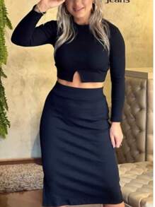 This Incredible Divine Set Brings The Perfect Combination Of Sophistication, Comfort And Style! The Ribana Skirt Offers An Impeccable Fit And Comfort For Your Everyday Life. The Long-Sleeved Crop Top Completes The Look, Bringing An Elegant And Modern Touch, Ideal For Any Occasion. - 黑色 - 查看 1