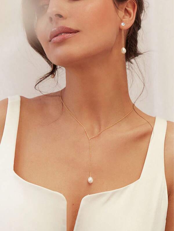 1 Stück exquisites, simples Wassertropfen-förmiges Kunstperlen Gold Halskette für Frauen, charmante, elegante Wassertropfen-förmige Kunstperlen Gold Ohrringe für Mädchen, romantisches Hochzeitsschmuckset für Frauen, geeignet für Damen zum Tragen auf Partys und zum Verschenken an Freunde