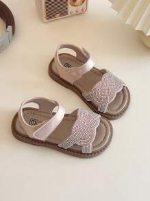 2025年夏季新款露趾亮片时尚海边沙滩平底凉鞋