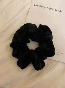 4 pezzi di eleganti scrunchies in velluto nei colori nero, beige e marrone per le donne, accessori per capelli di alta qualità dal design semplice e versatile, in colori uniti, adatti per uso quotidiano, casual, feste, pendolarismo, vacanze, code di cavallo, chignon, lavaggio, trucco, abbinamento con l'outfit