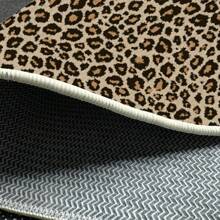 1 pieza Alfombra de terciopelo con estampado de leopardo, alfombra artificial, alfombra con estampado de leopardo falso, alfombra con estampado animal, linda alfombra de leopardo falso, adecuada para áreas pequeñas como oficina/debajo del escritorio/dormitorio/baño/cocina, nuevo producto de primavera, perfecto para Pascua, Día de San Valentín y otras decoraciones festivas
