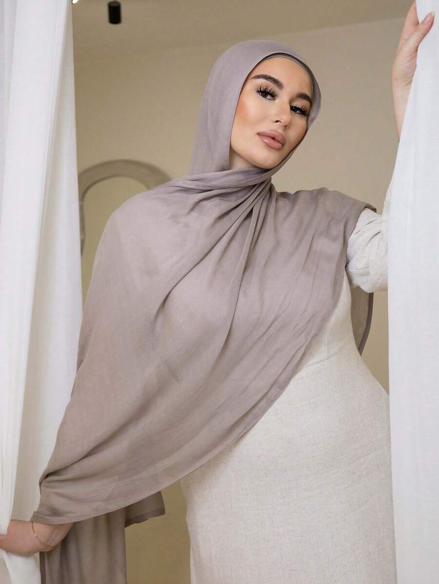 1 pièce Foulard en viscose de couleur unie pour femme, foulard hijab à bord large et doux, foulard polyvalent anti-UV, convient pour le port quotidien avec des vêtements