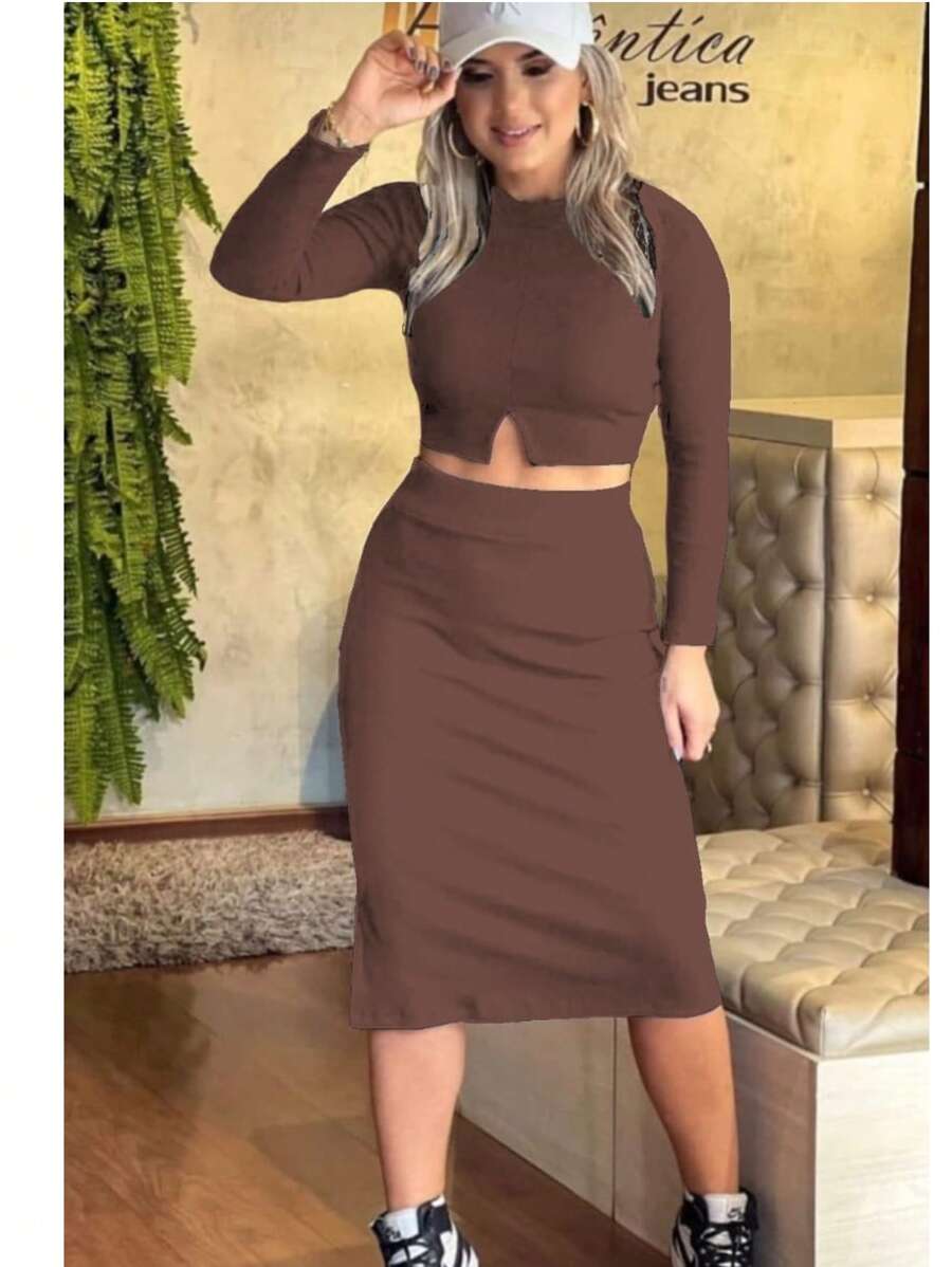 This Incredible Divine Set Brings The Perfect Combination Of Sophistication, Comfort And Style! The Ribana Skirt Offers An Impeccable Fit And Comfort For Your Everyday Life. The Long-Sleeved Crop Top Completes The Look, Bringing An Elegant And Modern Touch, Ideal For Any Occasion. - 咖啡棕 - 查看 1
