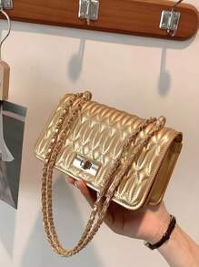 Bolso cuadrado a prueba de agua, ligero, de estilo empresarial casual, con cierre de giro metálico artificial de piel patentada acolchada con cadena para adolescentes, mujeres, estudiantes universitarios, principiantes y trabajadores de cuello blanco. Perfecto para la oficina, la universidad, el trabajo, los viajes, las salidas, el estilo urbano, el punk y el uso diario.