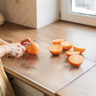 1 件带展示架的亚克力切菜板，透明台面切菜板，厨房、公寓必备，简约台面装饰厨房小工具，家庭餐厅