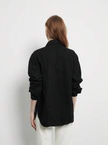 Camicia in denim con taglio ampio, capo alla moda e facilmente abbinabile cod.B6008