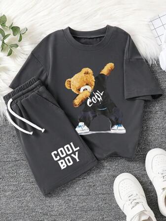 Tween Boy 熊印花圆领短袖 T 恤和短裤套装