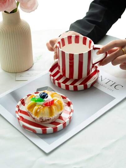 1 pezzo Set di tazza e piattino da the in ceramica a righe rosse, set classico di tazza e piattino da caffe in ceramica a righe rosse e bianche, per tè pomeridiano all'inglese, tazza da the rossa e piattino, per the pomeridiano a casa, caffè, succo, latte, acqua, regalo ideale per amici e compagni di scuola