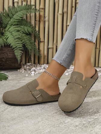 Pantuflas de mujer de moda planas y cerradas para 2025, sandalias casuales con hebilla retro para exteriores, sandalias planas gruesas con cierre deslizante para la playa