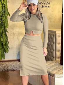 This Incredible Divine Set Brings The Perfect Combination Of Sophistication, Comfort And Style! The Ribana Skirt Offers An Impeccable Fit And Comfort For Your Everyday Life. The Long-Sleeved Crop Top Completes The Look, Bringing An Elegant And Modern Touch, Ideal For Any Occasion. - 卡其色 - 查看 1