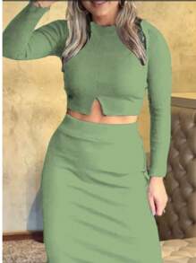 This Incredible Divine Set Brings The Perfect Combination Of Sophistication, Comfort And Style! The Ribana Skirt Offers An Impeccable Fit And Comfort For Your Everyday Life. The Long-Sleeved Crop Top Completes The Look, Bringing An Elegant And Modern Touch, Ideal For Any Occasion. - 綠色奇異果 - 查看 1