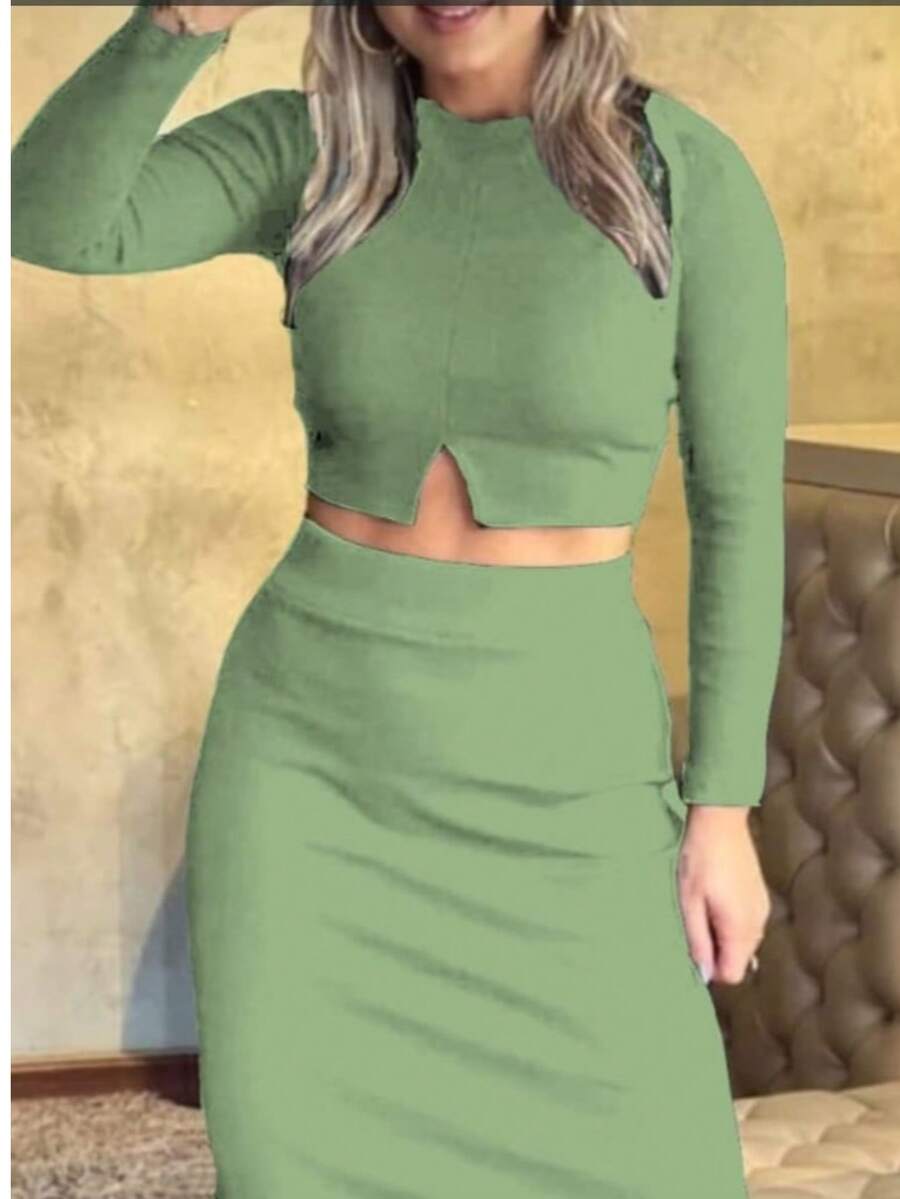 This Incredible Divine Set Brings The Perfect Combination Of Sophistication, Comfort And Style! The Ribana Skirt Offers An Impeccable Fit And Comfort For Your Everyday Life. The Long-Sleeved Crop Top Completes The Look, Bringing An Elegant And Modern Touch, Ideal For Any Occasion. - 綠色奇異果 - 查看 1