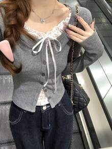 韩版纯色蕾丝拼接单排扣长袖二合一女式 T 恤上衣，随机件