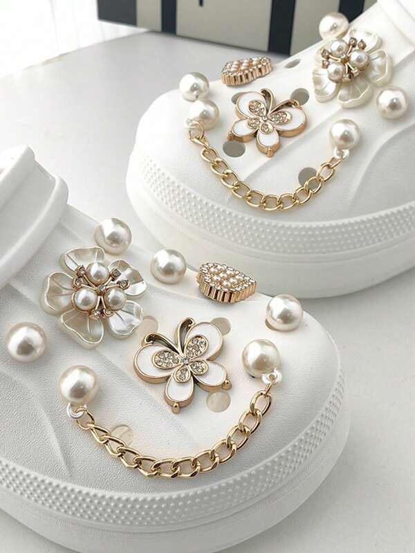 A Set Of Noble Pearl Series Of Shoes And Boots Accessories, Customers Install DIY, Through The I-Buckle With DIY, Gold Buckle Pearl Chain, Butterfly, Pearl Flowers, Pearl Love And Other Shapes, Can Be Matched With All Kinds Of Casual Shoes, Boots, Garden Shoes, Suitable For Wearing To Attend Various Occasions, ABS Material, Durable Fashion Personalized, Valentine's Day, Christmas Holiday Gifts.