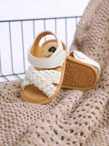 Lässige niedliche blumenförmige offene Sandalen für Kleinkindmädchen, atmungsaktive rutschfeste Laufschuhe für Frühling und Sommer