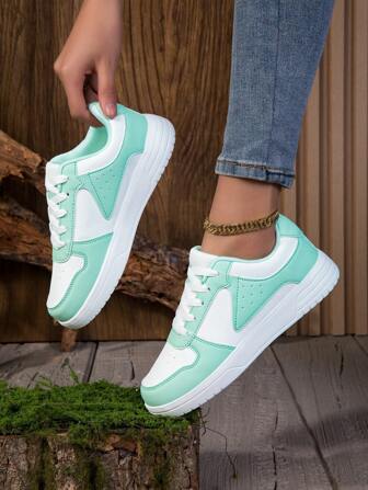春季新款时尚简约经典圆头休闲运动鞋，薄荷绿和白色系带厚底运动鞋，适合学生、滑板、校园和运动，舒适透气