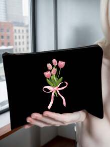 郁金香主题教师节礼品套装，包含黑色化妆包、零钱包、便捷收纳袋和指甲油收纳盒。“粉色郁金香，饱含甜蜜与温暖，象征着永恒的爱与幸福。它如同落日余晖，温柔地洒落在心间，充满浪漫与柔情。”这款设计精美的包袋适合女性或学生使用，可用于携带书籍、购物、返校，是完美的教师节礼物。