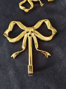 1/2PCS Brass Wall Hooks Living Room Bathroom Wall Hooks Vintage Bowknot Entrance Decoration Light Luxury Closet Coat Hooks Perfect For Gifting Gifts Birthday Graduation