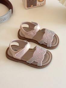 2025年夏季新款露趾亮片时尚海边沙滩平底凉鞋