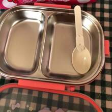 Sanrio 1 pezzo Scatola bento Hello Kitty Sanrio con cucchiaio - Simpatica scatola porta cibo rosa con 2 scomparti, portatile, adatta per campeggio, ufficio e viaggio, lavaggio a mano, design quadrato, tema cartone animato, adatta per varie festività. Può essere usata a casa per il ritorno a scuola, scatola per la frutta, scatola del pranzo, scatola bento. Regalo perfetto