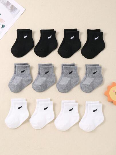 12双婴儿网眼透气爬行袜，搭配黑、白、灰三色配色。简约、休闲、舒适，是夏季的理想之选。婴儿袜、新生儿袜、幼儿袜、婴幼儿袜。