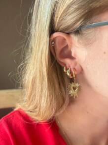 1 Pair Hollow Out Heart Detail Sun Drop Earrings Valentines - Gold - View 3