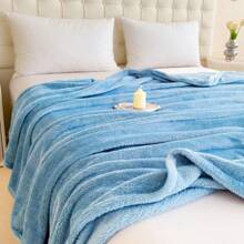 1pc Kids Solid Color Minimalist Flannel Blanket, Warm & Convenient, Soft & Comfortable, Machine Washable, Bedding Decor, Holiday Gift - Blue - View 8