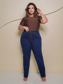 Calça Jeans Reta Plus Size Cintura Alta Com Elastano Bolsos Confortável - Lavagem escura - Visão 7