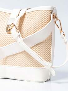 Textured Bucket Bag – Elegance And Versatility In One Accessory