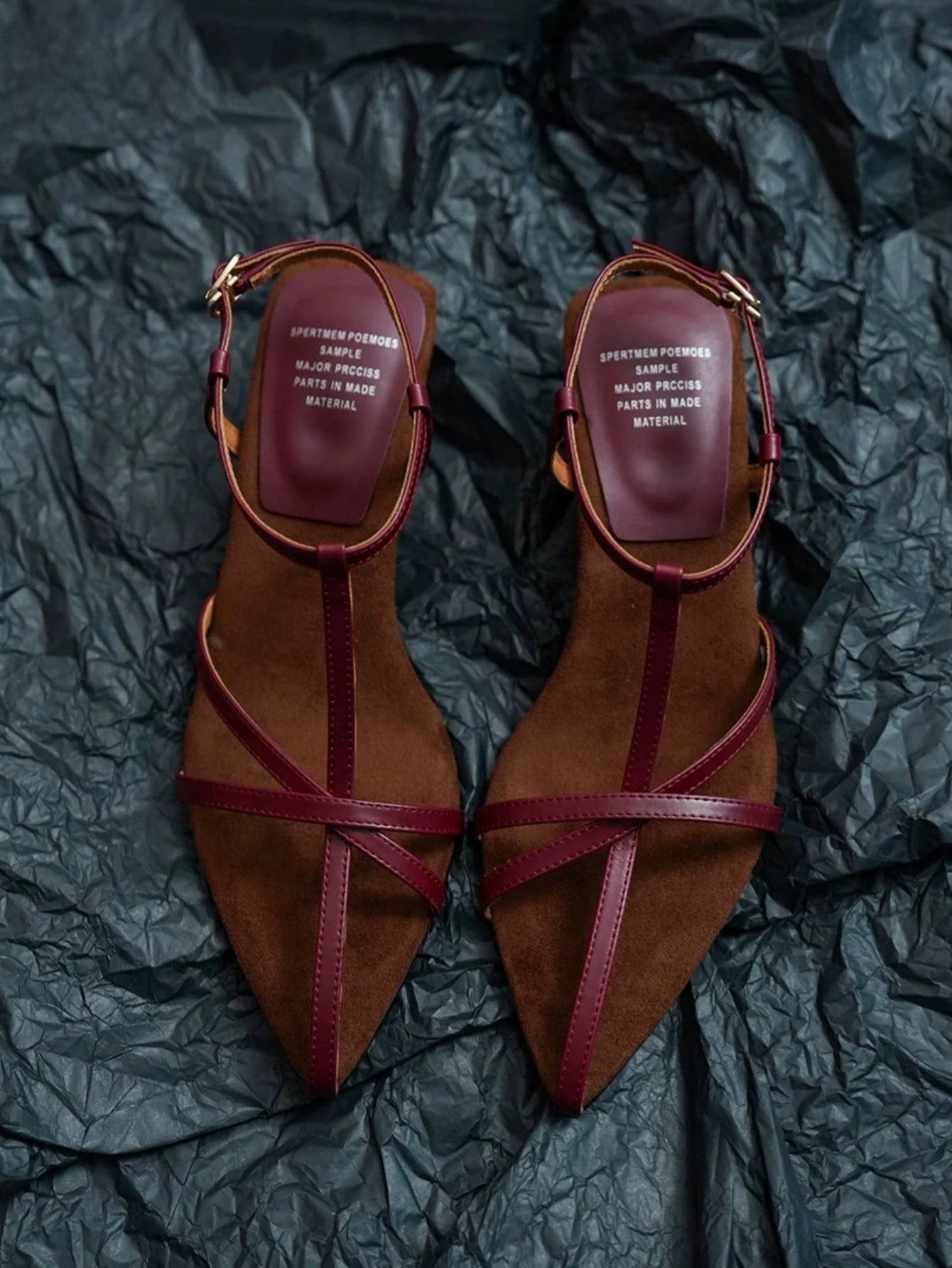 Retro pointed toe wedges