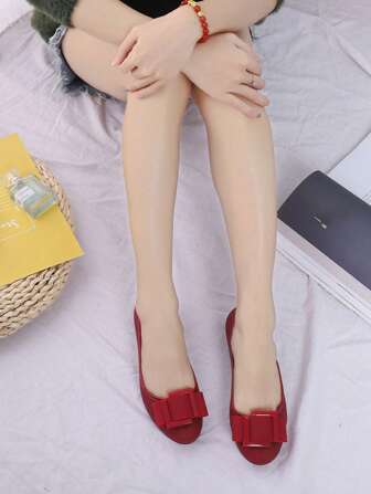 适合春夏秋季的新款女士一脚蹬平底鞋，时尚包头防滑百搭软底休闲工作乐福鞋