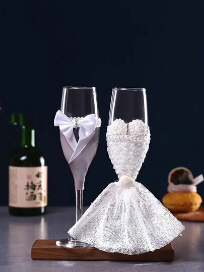 2 件婚礼高脚酒杯套装，灰色燕尾服蚀刻浪漫情侣婚礼敬酒杯，婚礼订婚香槟爱好者玻璃器皿，新郎和新娘敬酒杯