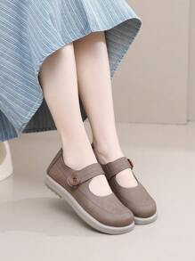 休闲软底防滑女士一脚蹬平底鞋，时尚百搭中年妈妈鞋，适合春秋季节