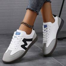 百搭黑色条纹女士休闲运动鞋，学生复古滑板鞋，时尚运动低帮舒适鞋 - 黑與白 - 查看 5