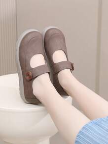 休闲软底防滑女士一脚蹬平底鞋，时尚百搭中年妈妈鞋，适合春秋季节