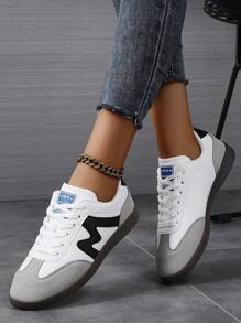 百搭黑色条纹女士休闲运动鞋，学生复古滑板鞋，时尚运动低帮舒适鞋 - 黑與白 - 查看 4