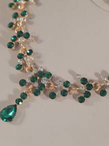 Set de 4 piezas de joyería para niñas con collar y aretes con corona de rhinestone, accesorios de disfraz para fiesta infantil, también es un gran regalo de cumpleaños para una amiga pequeña
