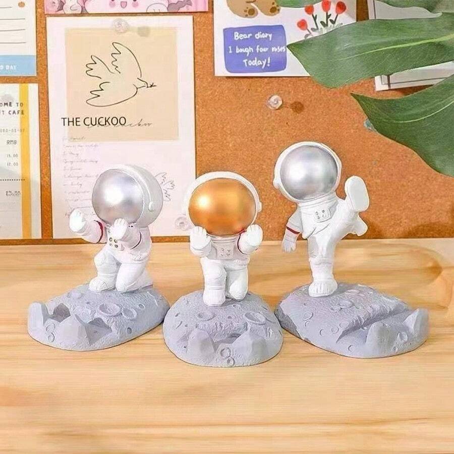 3pcs Creative Astronaut Mobile Desktop Stand, Astronaut Tablet Universal Support Stand, Pendant, Slouchy Movie Chaser Stand