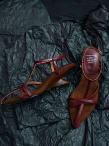 2025 Scarpe con tacco a zeppa con punta affusolata di stile francese retrò, sandali alla caviglia minimalisti alla moda da donna