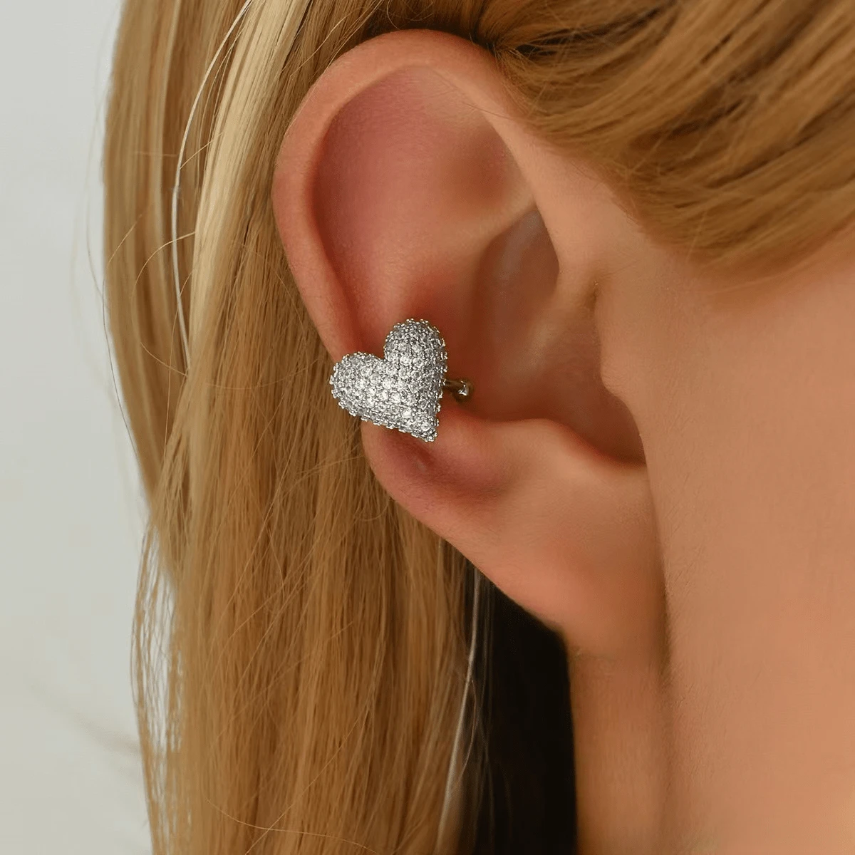 1pc Rhinestone Heart-Shaped Ear Cuff, Simple Elegant Style Suitable For Non-Pierced Ear, New European And American Retro Design - Silver - View 1