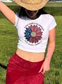 短款上衣，美国国旗和花朵图案短款紧身 T 恤，向日葵图案，爱国上帝保佑美国，适合所有年龄段，休闲、派对、全年旅行 - 白色 - 查看 3