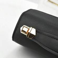 2025 New Vintage Shoulder Bag Crossbody Bag Personality Simple Pop Tote Bag