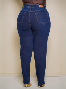 Calça Jeans Reta Plus Size Cintura Alta Com Elastano Bolsos Confortável - Lavagem escura - Visão 4
