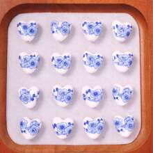 5 stuks hartvormige blauwe en witte porseleinen keramische kralen - bloemenprint, losse spacerkralen voor doe-het-zelf sieraden zoals kettingen, armbanden, telefoonhangers, knutselwerkjes en woonaccessoires, geschikt voor Moederdag, afstuderen, Thanksgiving