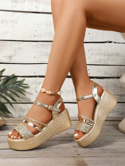 女士夏季加大码时尚编织单扣露趾休闲防滑厚底凉鞋，舒适百搭，可搭配裤装或裙装，旅行必备