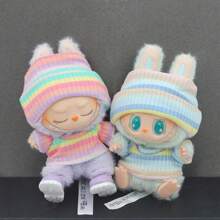 (Solo Atuendo, Sin Muñeca) Conjunto de Atuendo de Muñeca de Peluche de Fiesta de 17 CM: Gorro de Punto de Puño Acanalado + Camiseta de Punto de Moda