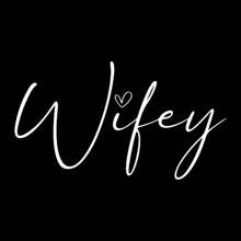 1 件“妻子”心形图案熨烫转印贴花，混合颜色涤纶热压贴纸，适用于 DIY T 恤、连帽衫、牛仔裤、包包和枕头