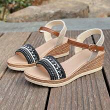 女式厚底防水坡跟凉鞋，新款夏季时尚粗跟平跟带扣女士高跟鞋