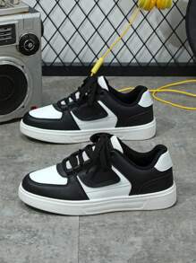 Zapatos de skateboard casuales, transpirables y de moda con efecto degradado en blanco y negro, adecuados para vacaciones, días de descanso y desplazamientos diarios. Zapatillas deportivas para pareja con cordones y estética urbana de baja altura